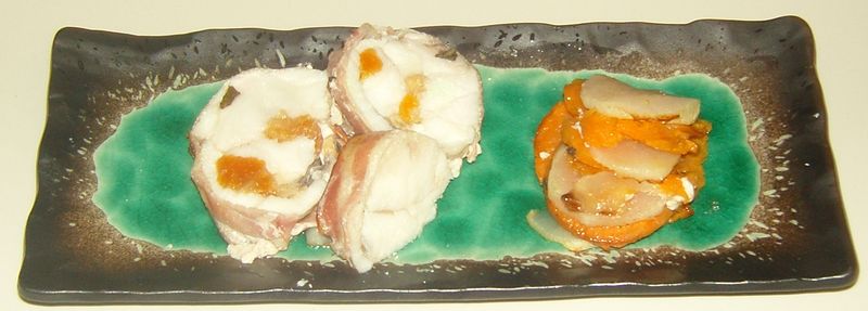 Roti de Lotte au Lard et à la sauge  farci à l'abricot et aux noix accompagné de patates douces et navets