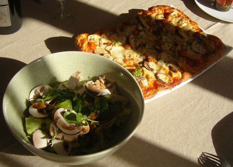 Pizza du Dimanche et sa salade