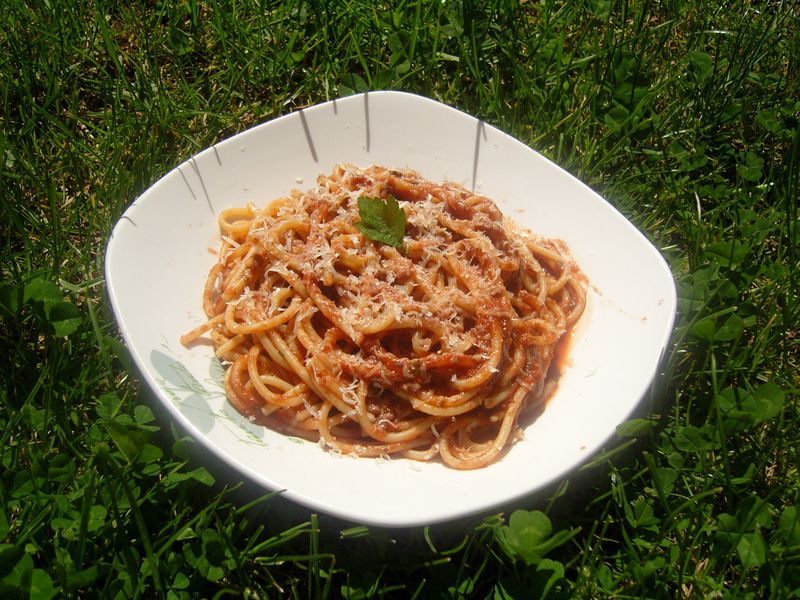 Spaghetti en sauce tomates et herbes