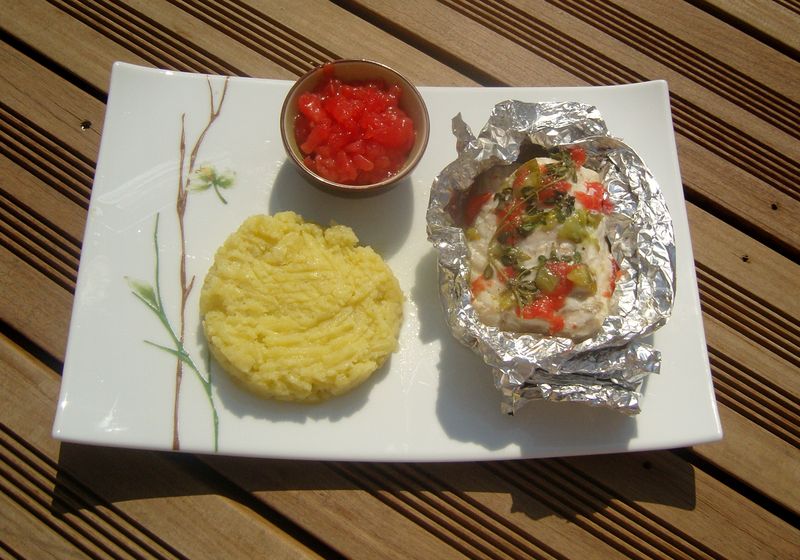 Papilottes de cabillaud thym citron ecrasé de pomme de terre tartare de tomates