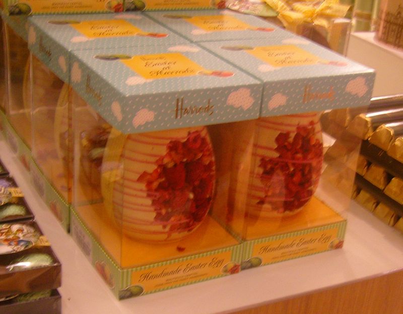 Oeuf chocolat blanc framboises harrods