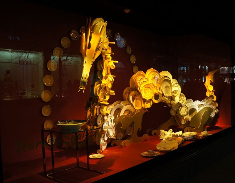 Harrods Vitrine Nuvel An chinois Dragon Serpent d'eau