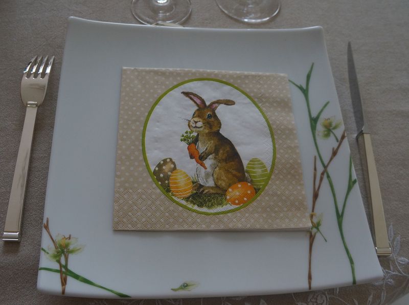 Carottes sur lit de Cottage Cheese ou Décoration Table de Pâques ZOOM serviettes