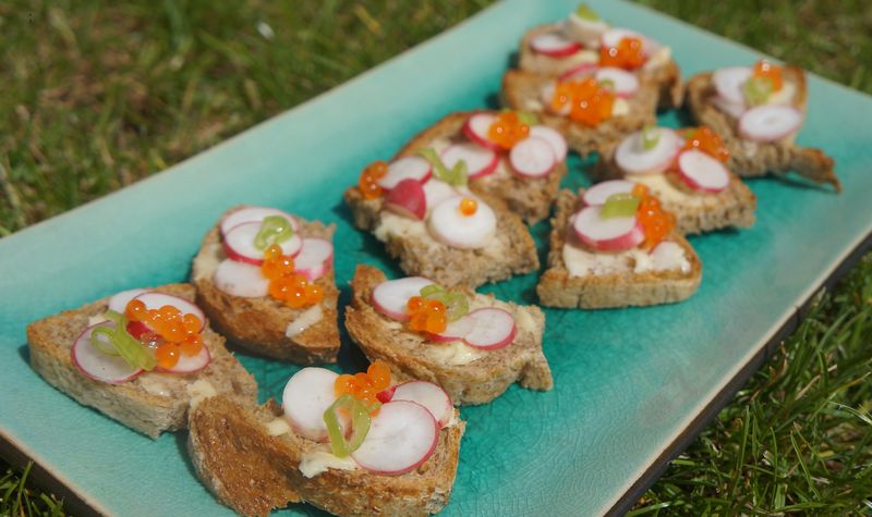 Toasts Radis Oeufs de Truite