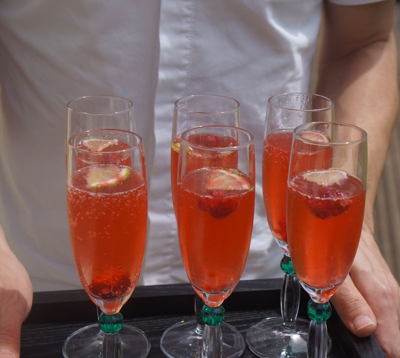 Cocktail Maison Champagne Agrumes Framboises en flute